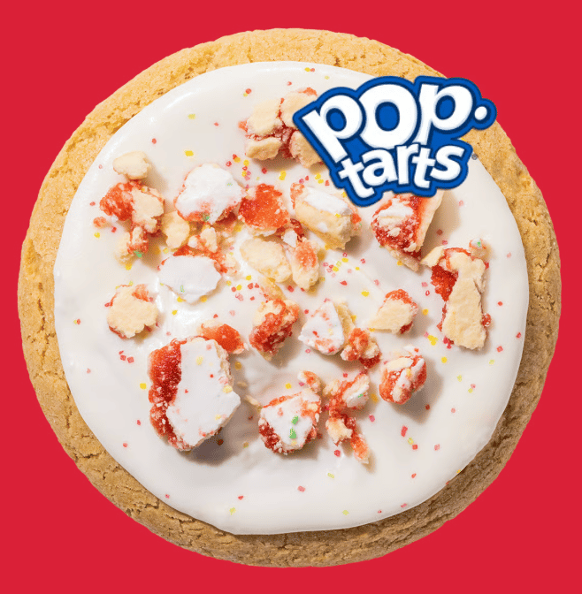 Crumbl ramène son cookie Pop-Tarts à la fraise glacée pour la semaine du petit-déjeuner.